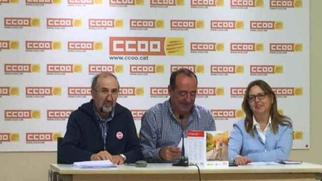 Julián Gutiérrez (i), Miquel Lluch (c) y Ana Martínez (d), durante la ruedad de prensa de CCOO Cataluña / CG