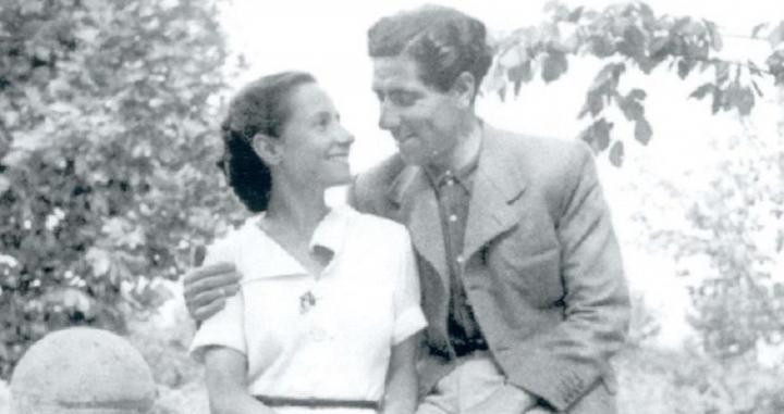 Francisco Carrasco de la Rubia, con su mujer Conchita en una fotografía familiar. COLECCIÓN MARTA CARRASCO