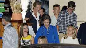 La familia Real, entre ellos Letizia, entró a cenar en un restaurante de Mallorca