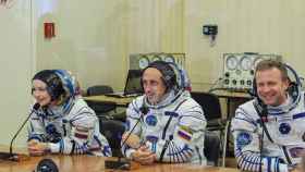 El cosmonauta Antón Shkaplerov, la actriz Yulia Peresild y el director de cine Klim Shipenko, los protagonistas de la película de Rusia en el espacio / EFE