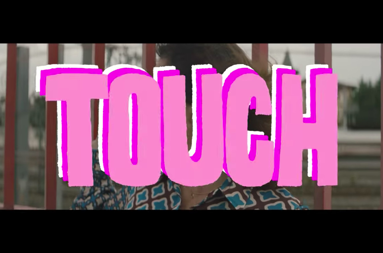Una escena de la campaña de Dulcesol 'Touch your muffins' en contra del cáncer de mama / YOUTUBE