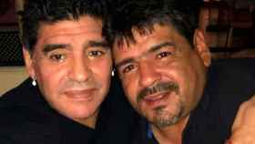 Diego Maradona con su hermano Hugo / REDES