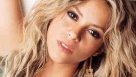 Una sensual foto frontal de Shakira donde se especuló si hacía topless
