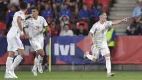 Gavi, celebrando su primer gol con la selección de España, durante el partido contra República Checa / EFE