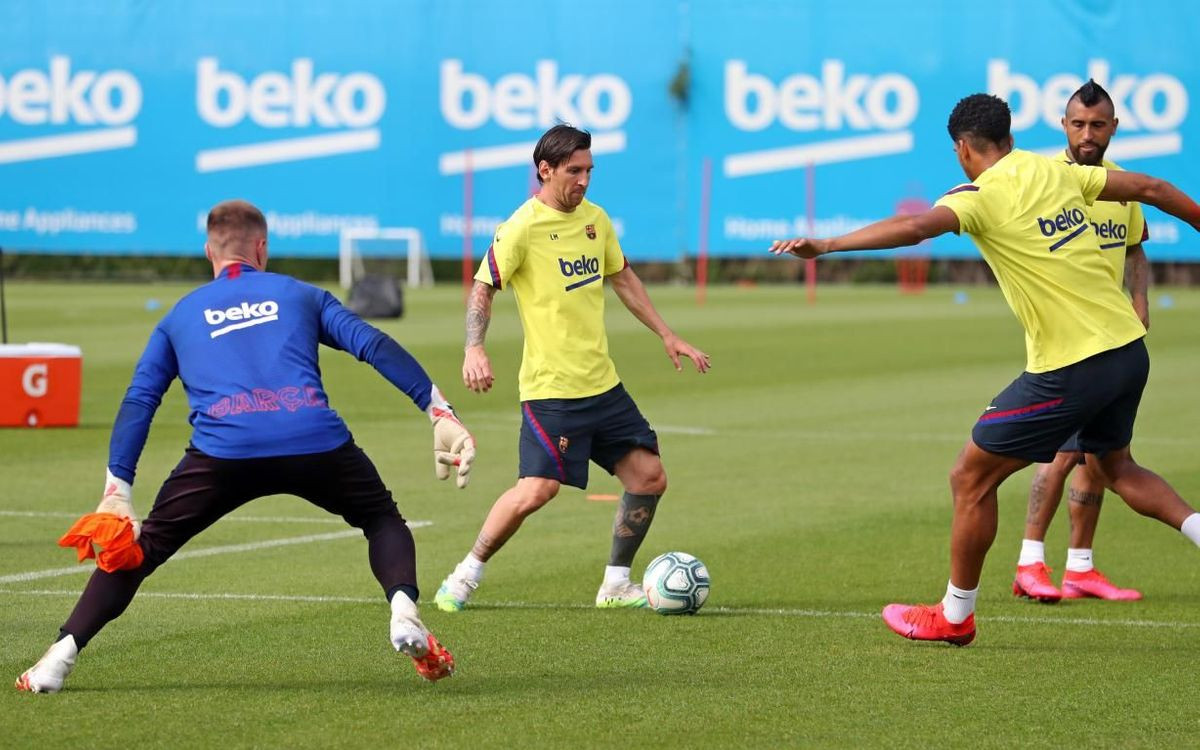 Leo Messi durante un entrenamiento con el Barça /FC BARCELONA