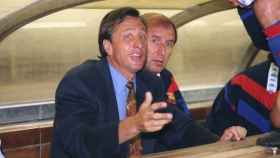 Cruyff y Rexach en el banquillo del FC Barcelona en 1996 / EFE