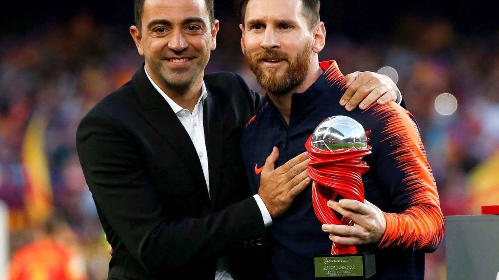 Xavi y Messi, antes de un partido en el Camp Nou / EFE