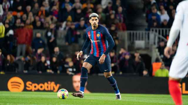 Ronald Araujo, durante un partido contra el Sevilla esta temporada 2022-23 / Luis Miguel Añón (CG)