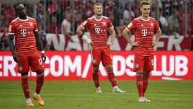 Los jugadores del Bayern, tras empatar con el Stuttgart / EFE