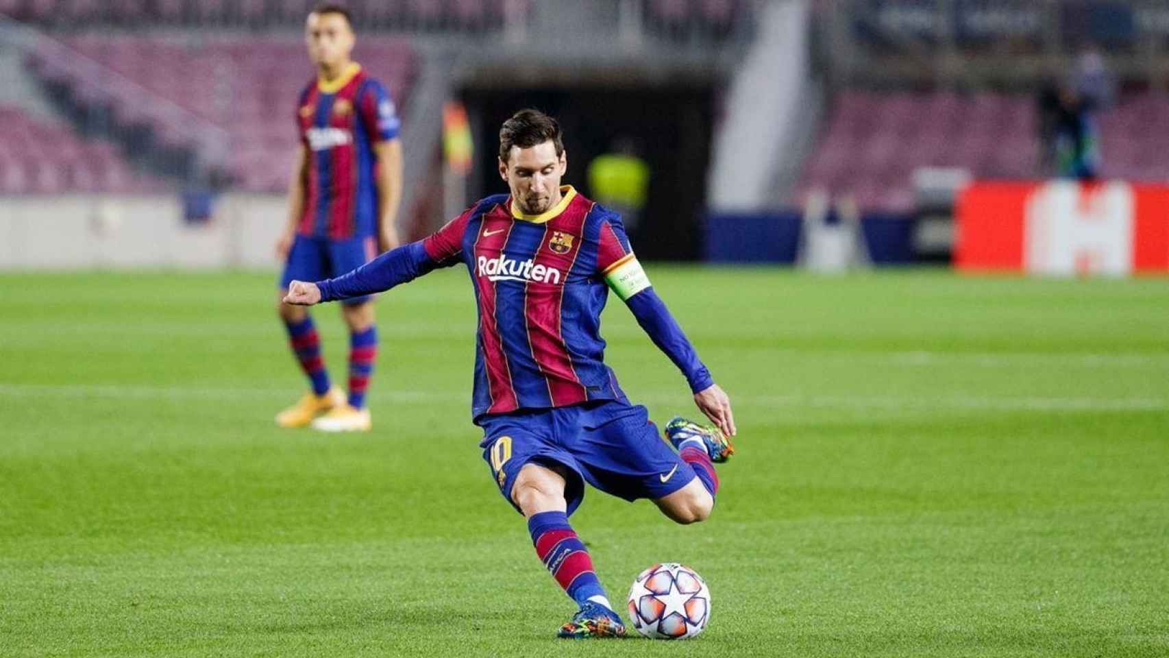 Leo Messi, en un lanzamiento de falta | EFE
