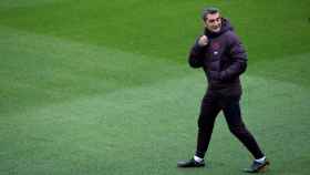 Ernesto Valverde en un entrenamiento del Barça / EFE