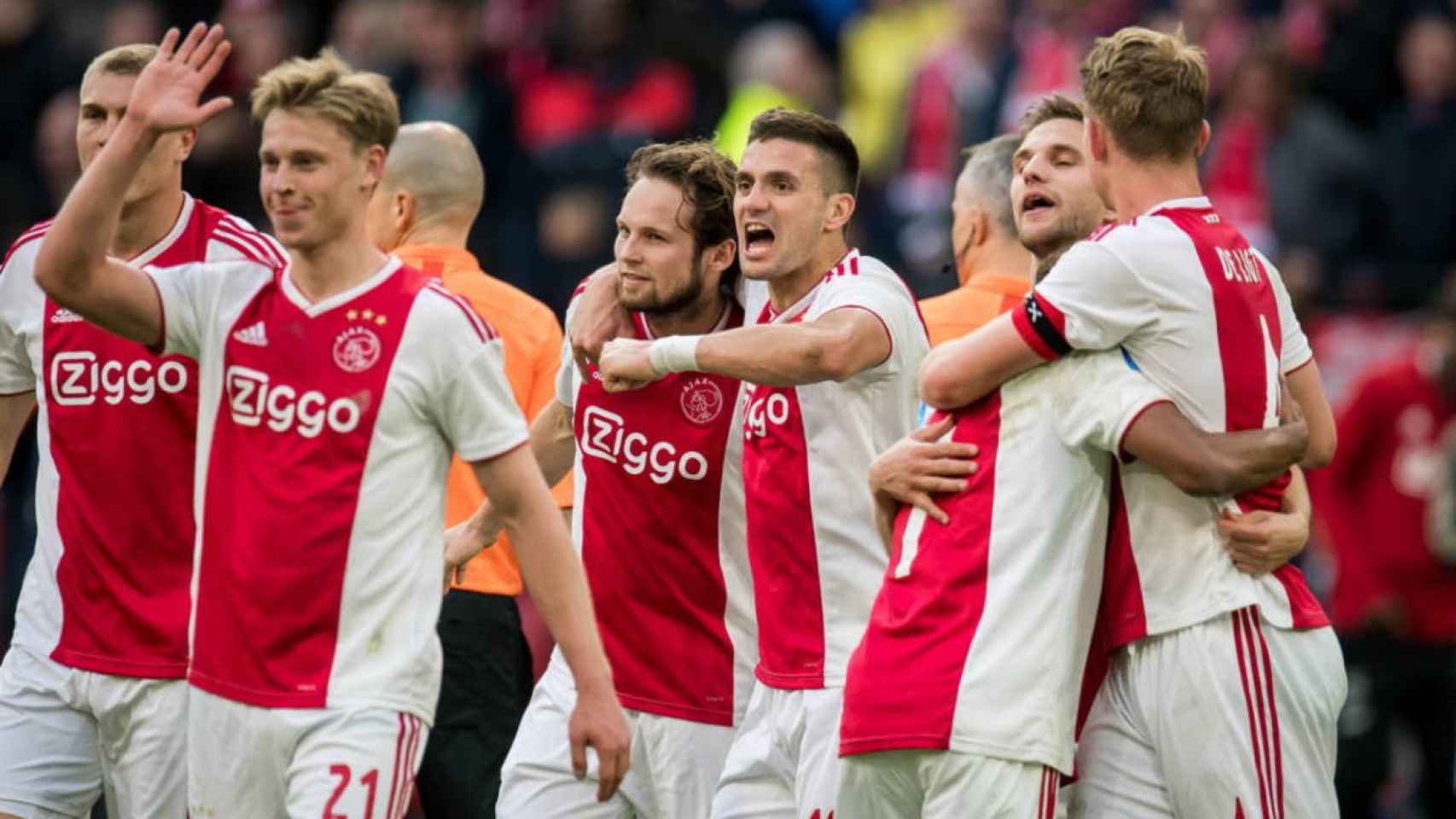 De Jong celebrando un gol del Ajax contra el PSV / EFE