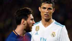 Messi y Cristiano Ronaldo durante la disputa del último clásico en el Camp Nou / EFE