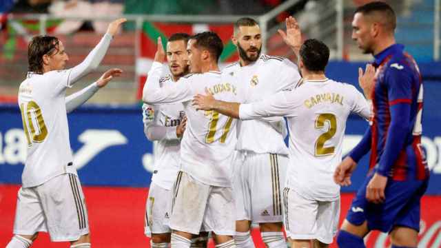 El Real Madrid celebrando el primer gol blanco en Eibar / EFE
