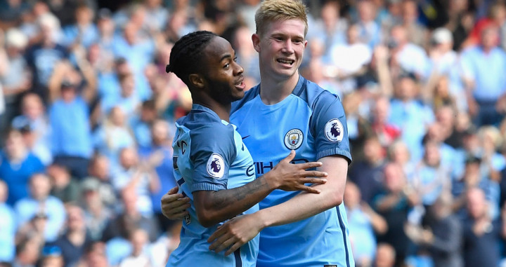 Sterling y De Bruyne celebran un gol con el Manchester City | EFE