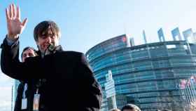 El expresidente de la Generalitat huido de la justicia, Carles Puigdemont, junto a Toni Comín en el Parlamento Europeo en Estrasburgo / EFE