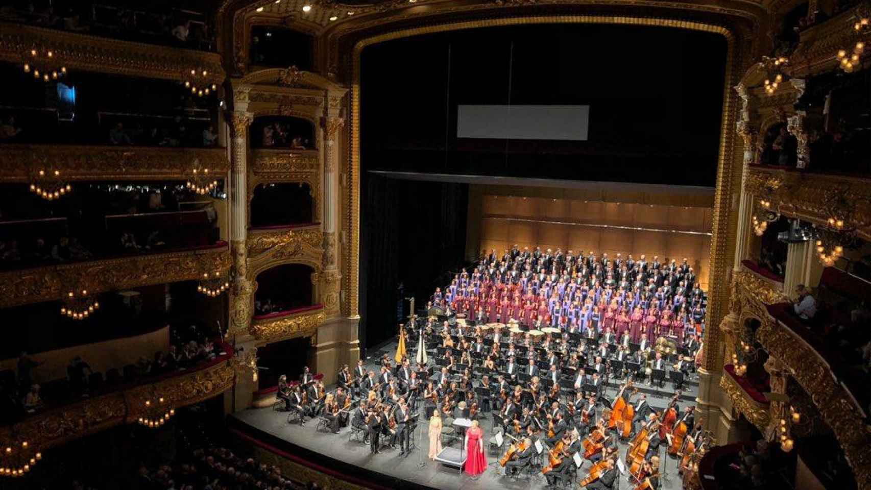 Concierto del Orfeó Català en el concierto del 20º aniversario de la reapertura del Liceu de Barcelona / @Orfeo_Catala (TWITTER)