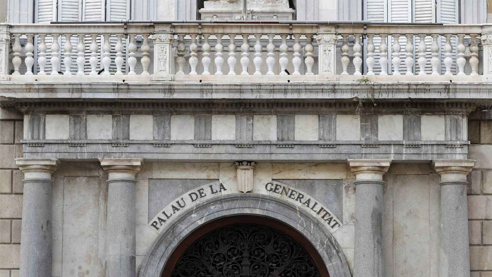 La fachada de la Generalitat, ya sin la pancarta. Profesionales catalanistas / EFE