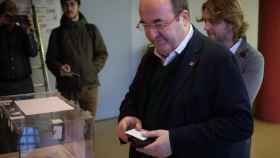 Miquel Iceta vota en la consulta sobre el acuerdo de Gobierno de coalición con Podemos / David Zorrakino - EP