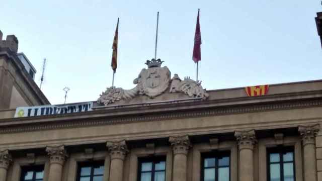 Fachada del Ayuntamiento de Lleida, donde retiraron la bandera española y colgaron una 'estelada'