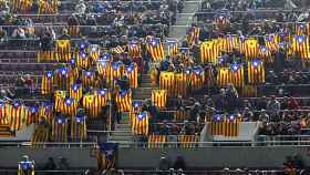 'Esteladas' en la grada del Camp Nou, estadio del F.C. Barcelona.