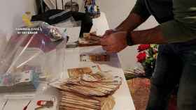 Dinero en efectivo incautado por la Guardia Civil en el marco de la operación / GUARDIA CIVIL