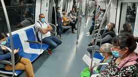 Interior de un vagón de metro en Barcelona hoy / TWITTER