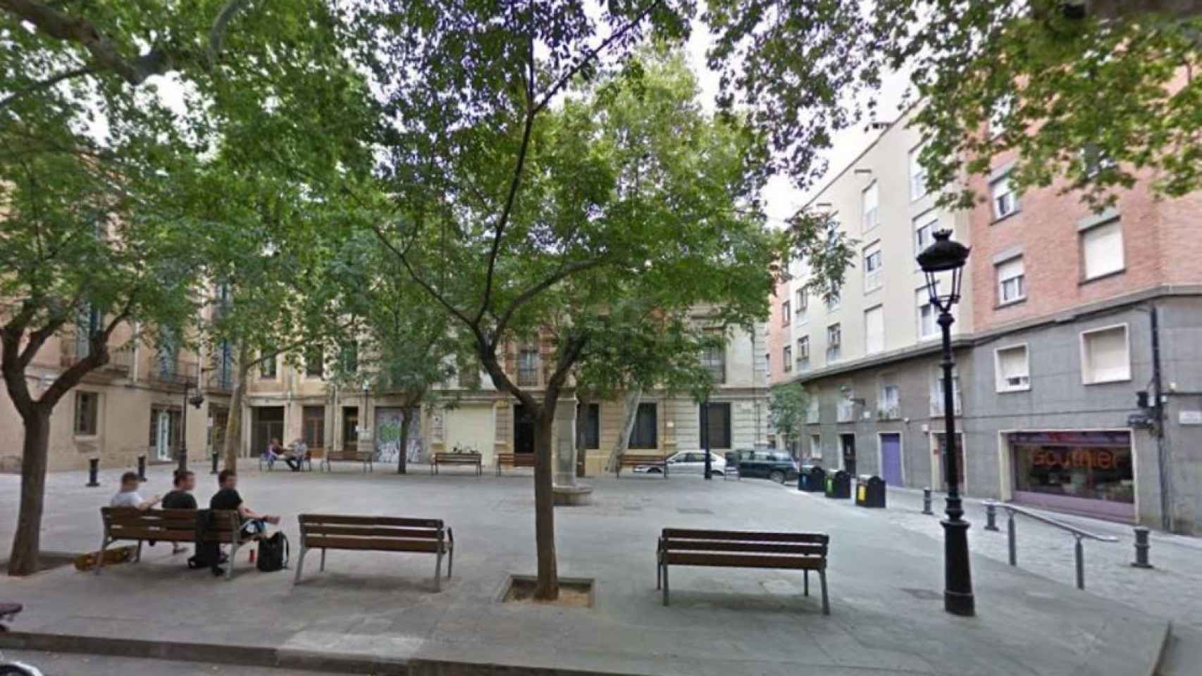 Una plaza del barrio de Sarrià, donde apareció el violador reincidente