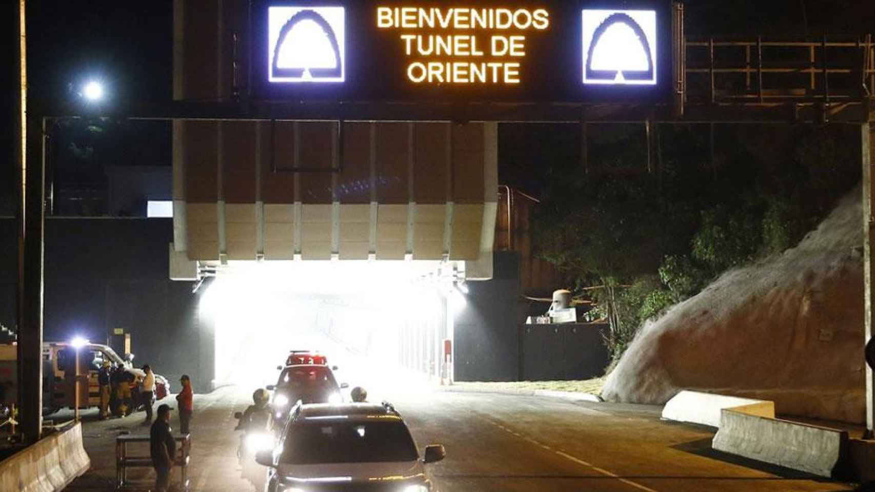 Panel de seguridad, implementado por Indra, en el túnel de Oriente, en Colombia / EFE
