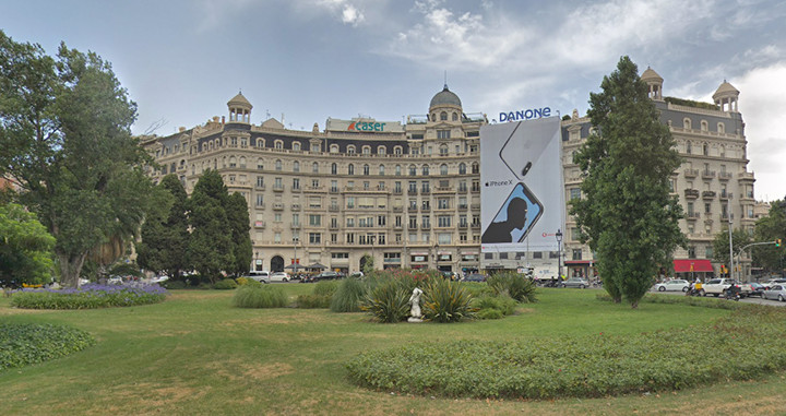 Plaza Francesc Macià donde estará ubicado este complejo de oficinas / GOOGLE
