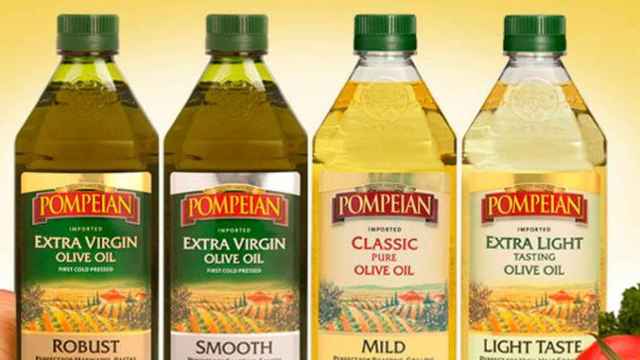 Aceite de oliva de la marca Pompeian (Dcoop); la cooperativa está acusada de bajar precios y los agricultores protestan