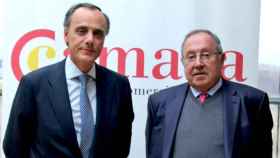 Juan Gandarias (i), director territorial de Caixabank en Madrid, y José Luis Bonet (d), presidente de la Cámara de Comercio de España / CAIXABANK