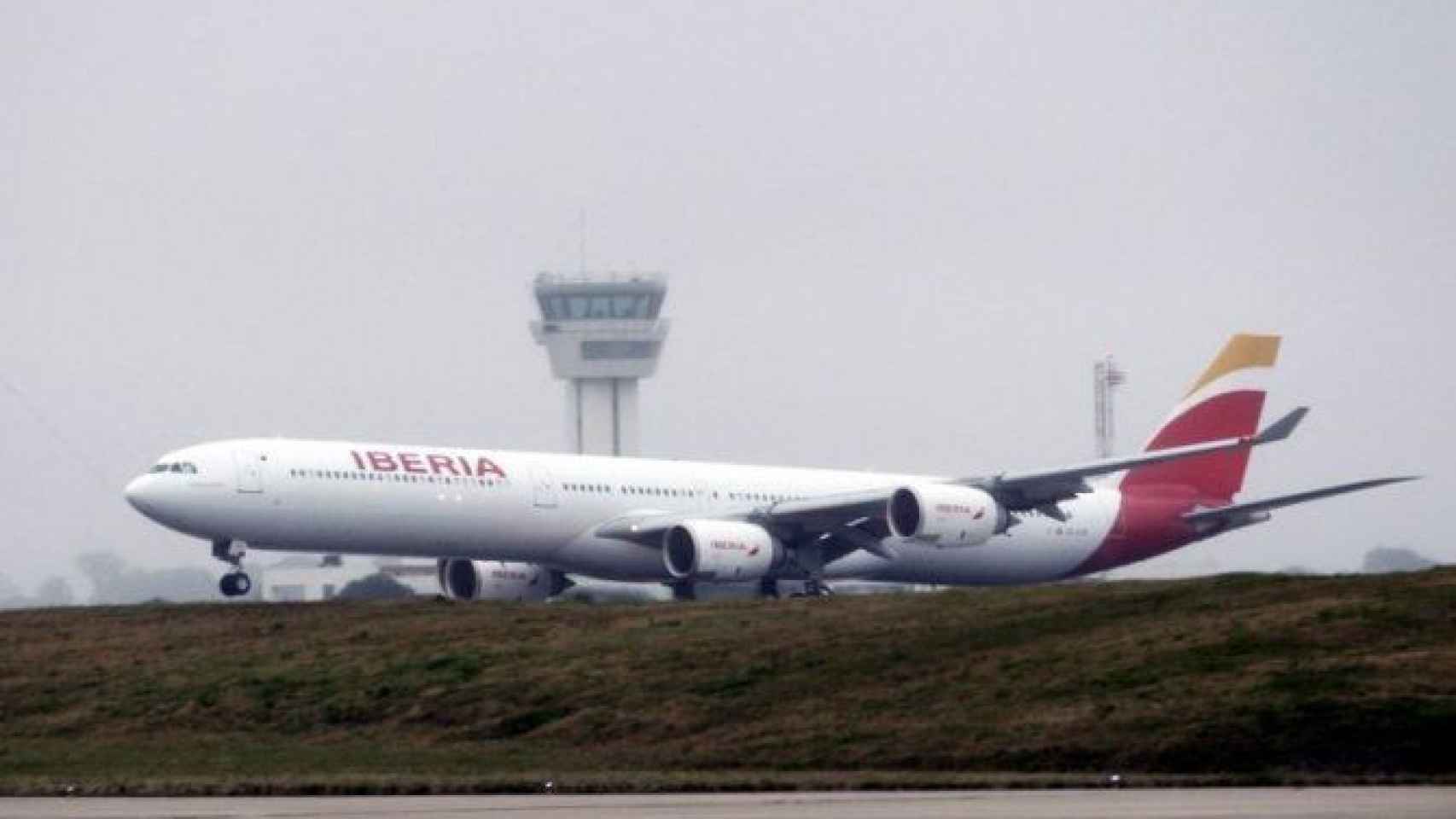 Un Airbus A340 de Iberia, miembro de IAG / EFE