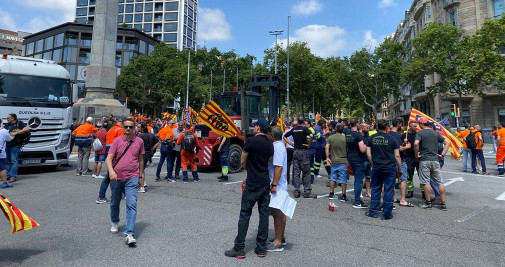 Manifestantes de la plantilla de Celsa en Barcelona / VR - CG