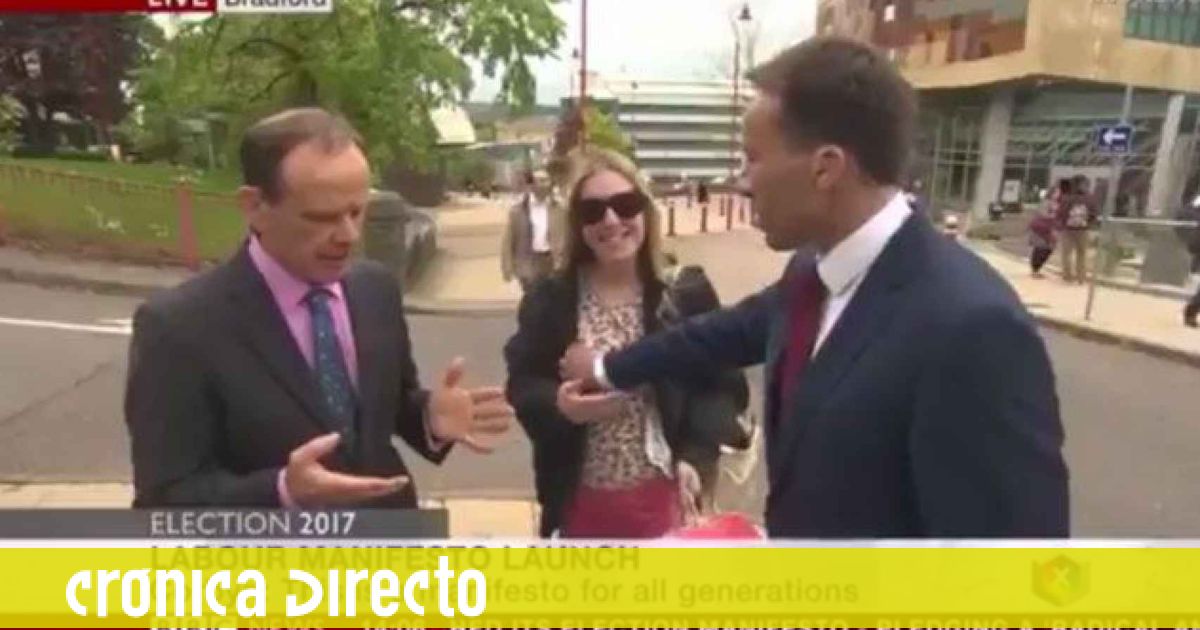 Un Presentador De La Bbc Toca El Pecho A Una Mujer En Directo