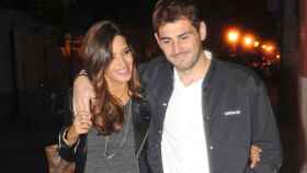 La periodista Sara Carbonero y el futbolista Iker Casillas, abrazados y sonrientes / EP