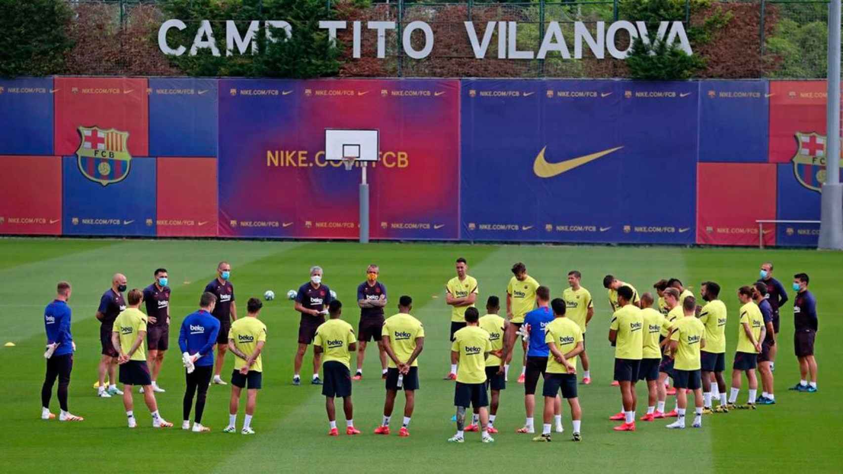 Los jugadores del Barça este lunes en el primer entrenamiento colectivo post Covid-19 / FCB