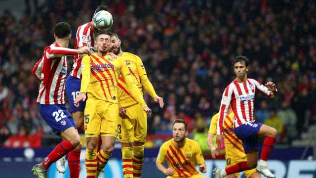 Ivan Rakitic en el partido contra el Atlético de Madrid / EFE