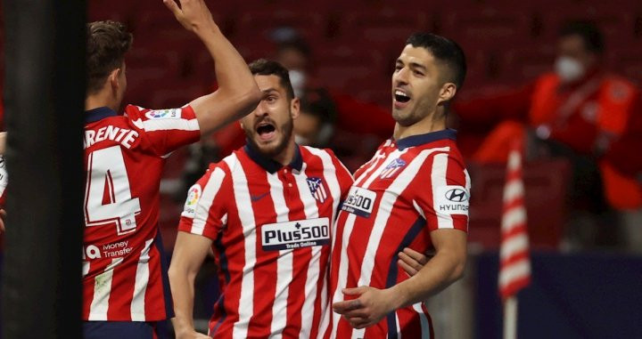 Los jugadores del Atlético, celebrando su gol contra el Athletic | EFE