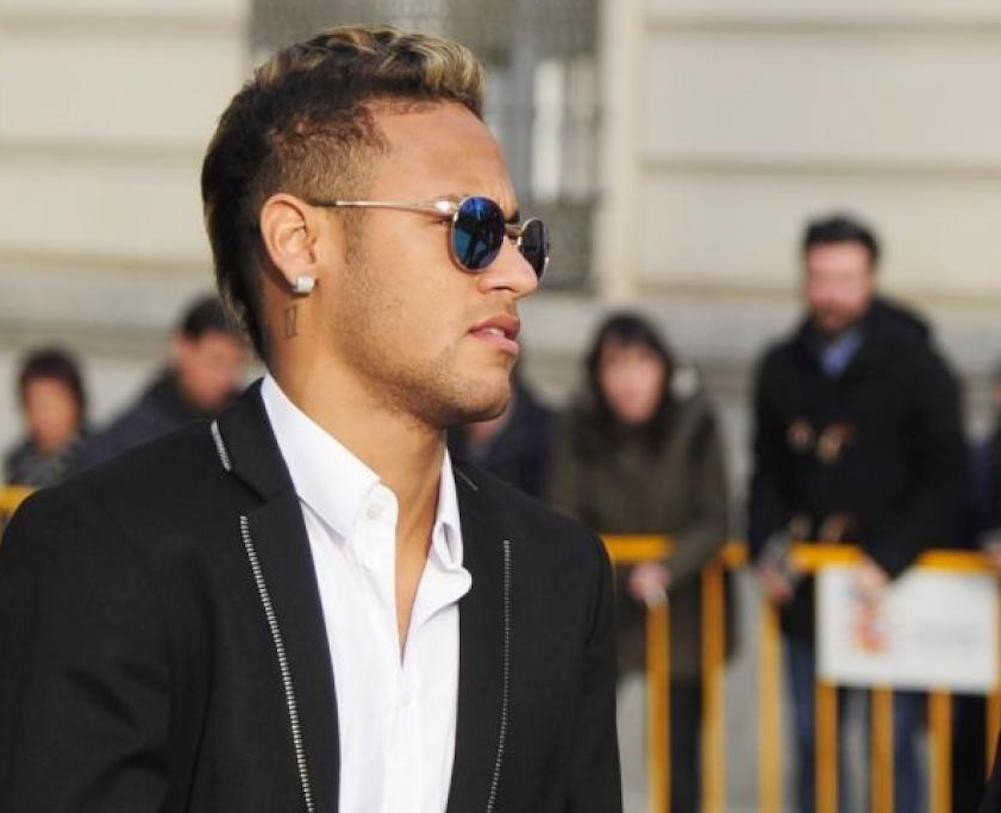 Neymar Jr tras salir de una vista judicial / EFE