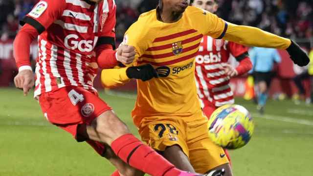 Arnau Martínez, durante el partido contra el Barça en Montilivi / EFE