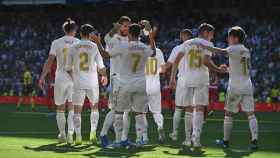 Los jugadores del Real Madrid celebran el tanto de Hazard / EFE