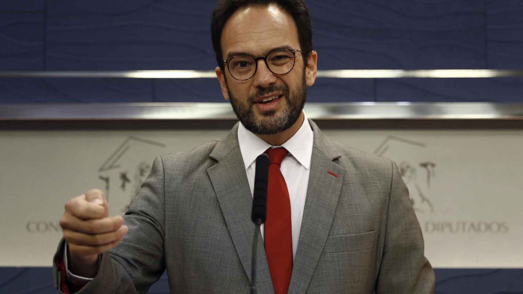 Antonio Hernando, portavoz parlamentario del PSOE, en una rueda de prensa reciente / EFE