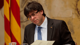 Puigdemont trata de seducir a 89.000 funcionarios públicos para la independencia por Sant Jordi.