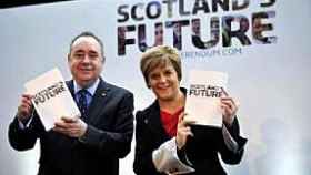 Alex Salmond y Nicola Sturgeon, en la presentación del libro blancode la secesión