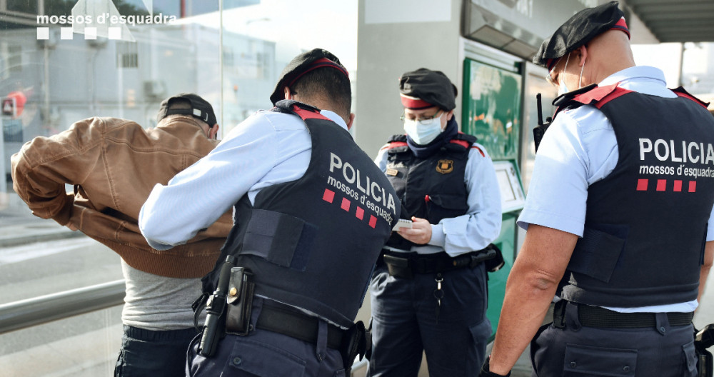 Los Mossos efectúan una detención de un ladrón multirreincidente / MOSSOS D'ESQUADRA