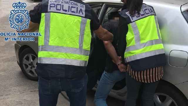 La Policía Nacional efectúa una detención, como la del fugitivo brasileño acusado de abusos sexuales a sus hijastras / EUROPA PRESS
