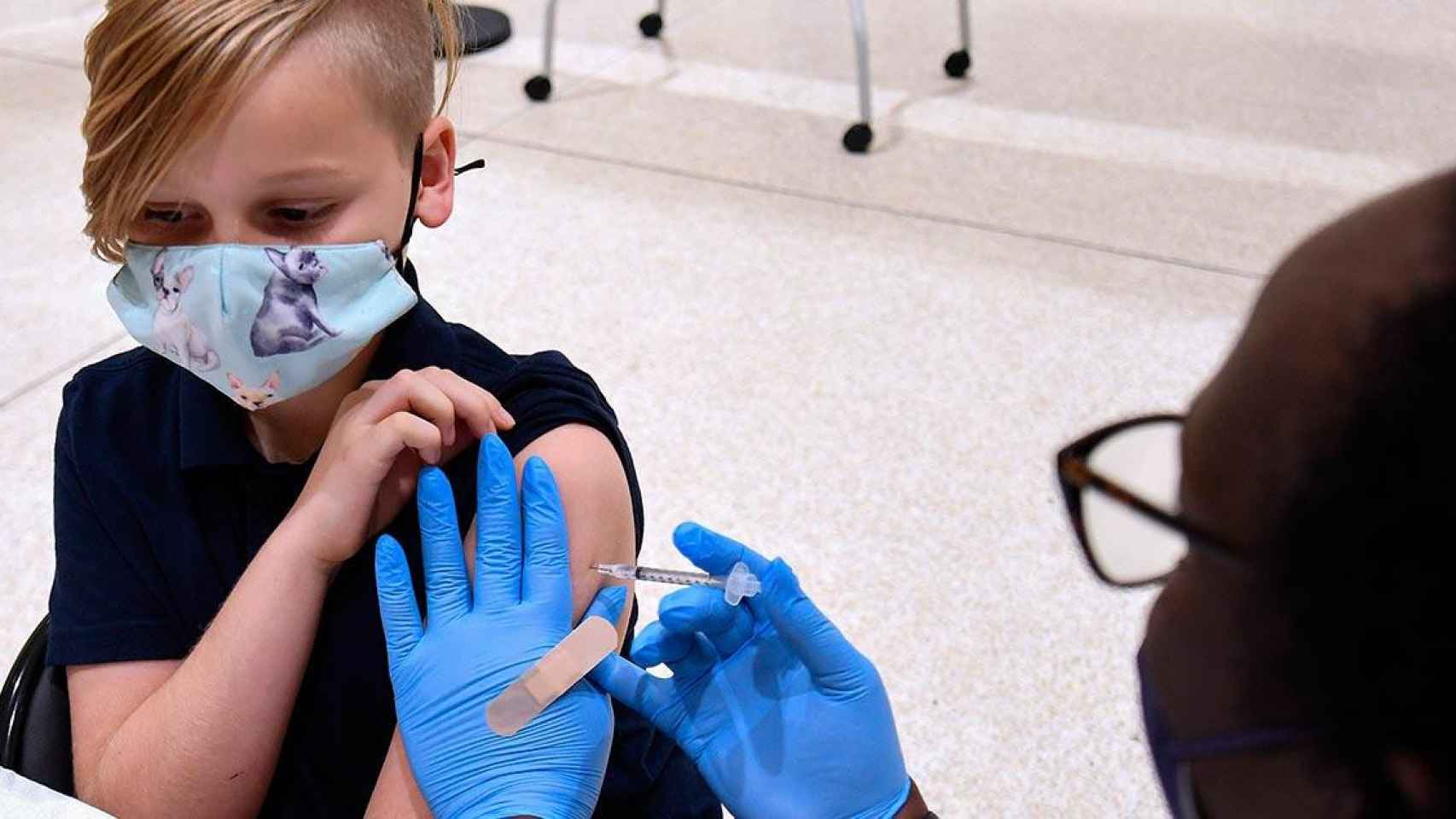 Uno de los niños de entre 5 y 11 años de Estados Unidos recibe la vacuna de Pfizer contra el Covid-19 / Paul Hennessy - DPA (EP)