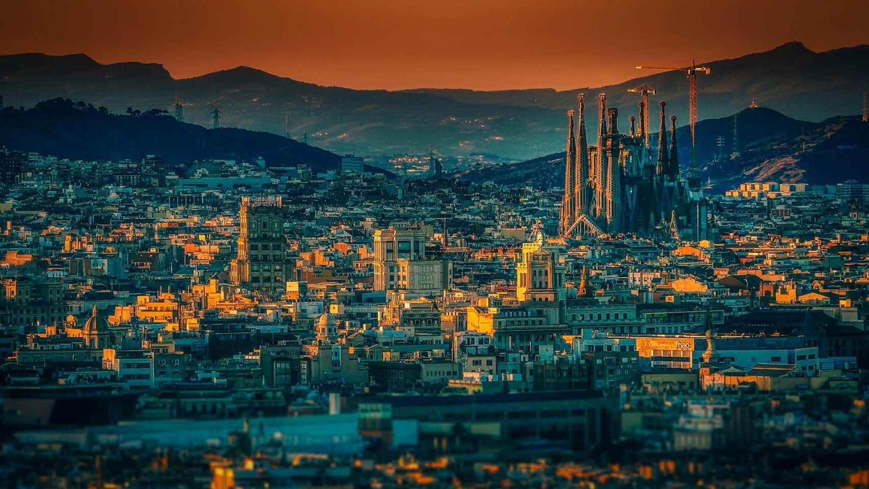 Vista de Barcelona con La Sagrada Familia