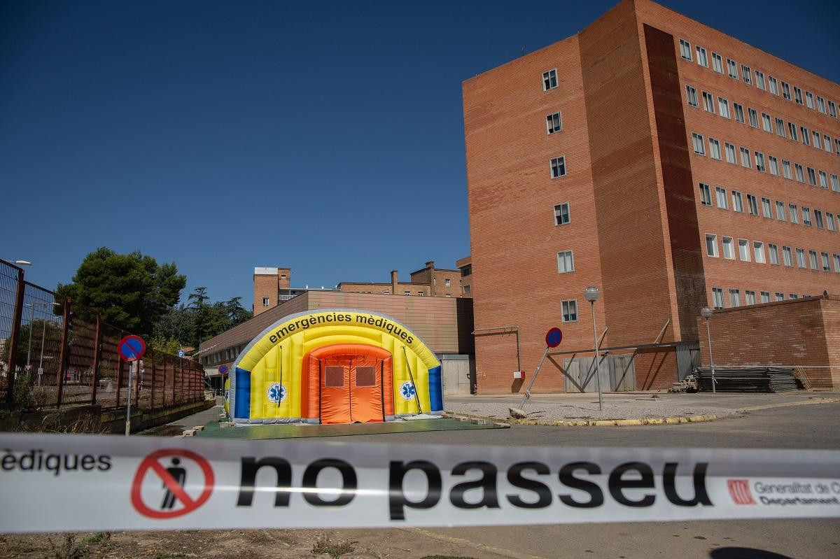 Hospital de campaña junto al Hospital Universitario Arnau de Vilanova de Lleida / EP